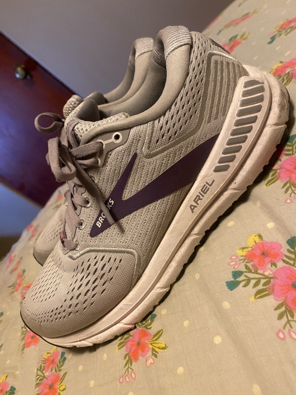 7.5 women’s Brooks Ariel